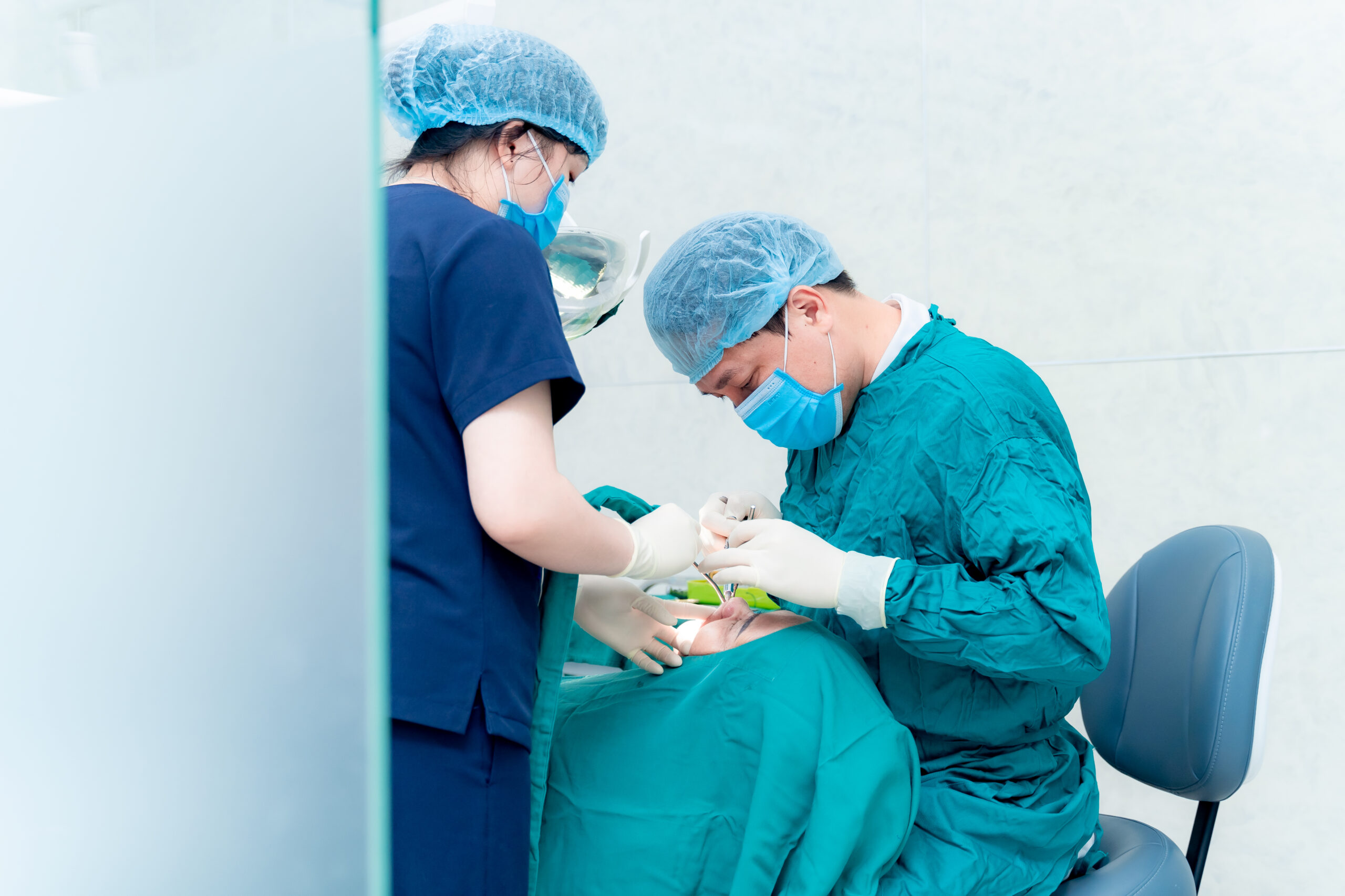 ThS BS Phạm Hùng Sơn: Thế Hệ Bác Sĩ Tiên Phong Cấy Ghép Răng Implant Miền Bắc Từ Đầu Những Năm 2000