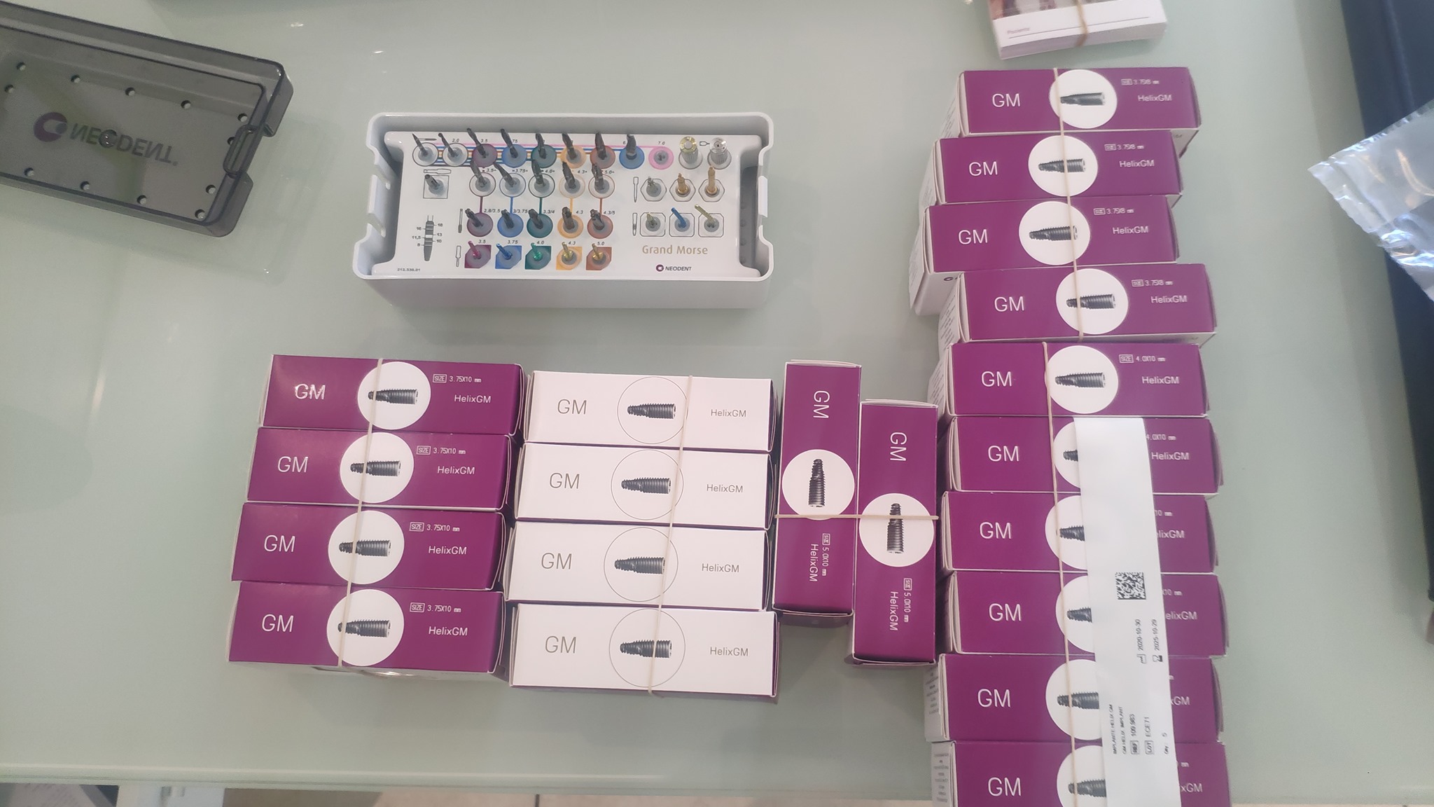 Neodent của Thụy Sỹ thuộc nhóm trụ cao cấp – dành cho xương yếu, tiêu xương