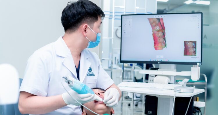 trồng răng truyền thống với máng hướng dẫn phẫu thuật