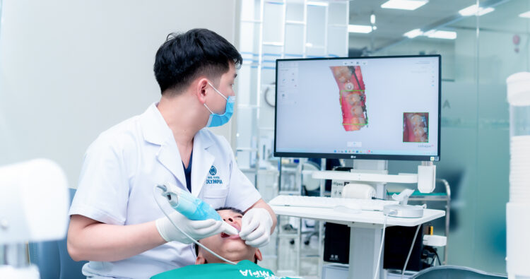 BS Bùi Hưng – chuyên gia hàng đầu về Implant số hóa
