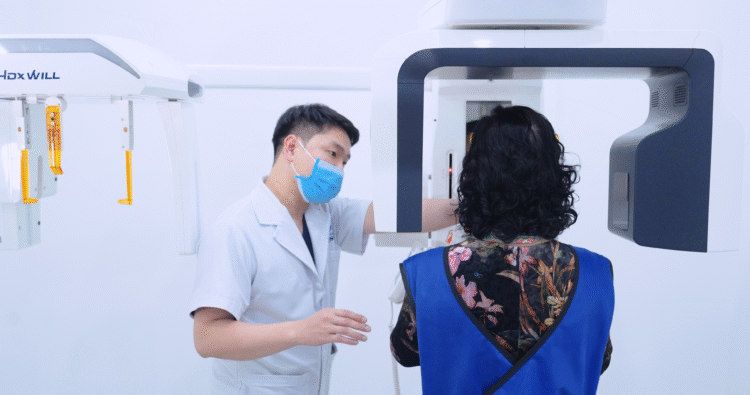 Quy trình khám, chụp X-quang và lập kế hoạch điều trị miễn phí tại Nha khoa Olympia