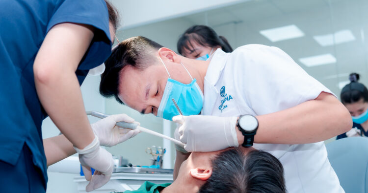 Sau khi nhổ răng có cần trồng lại không?