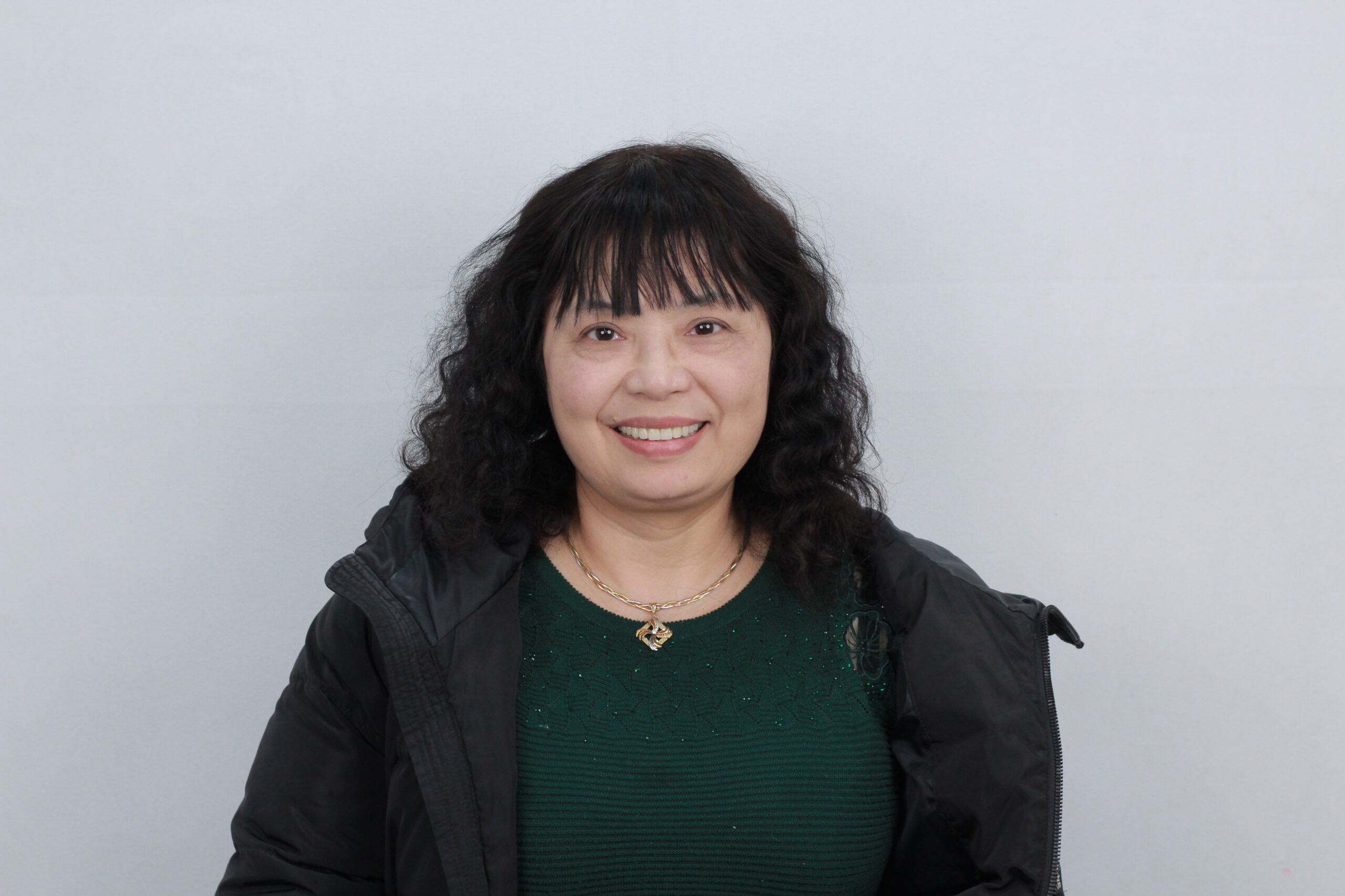 Cô Minh Hằng trẻ ra 20 tuổi sau trồng răng Implant