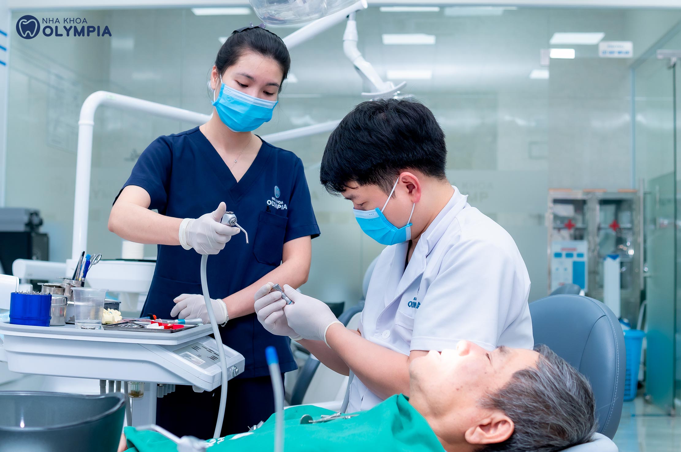 Bác sĩ đóng vai trò quyết định khi trồng Implant