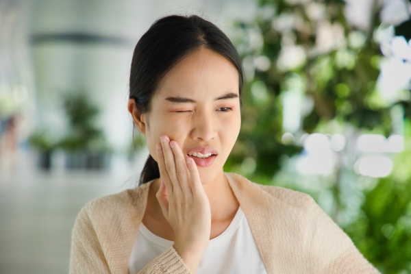 Nếu có những dấu hiệu bất thường hãy đến nha khoa ngay trước cả đợt kiểm tra định kỳ của bạn