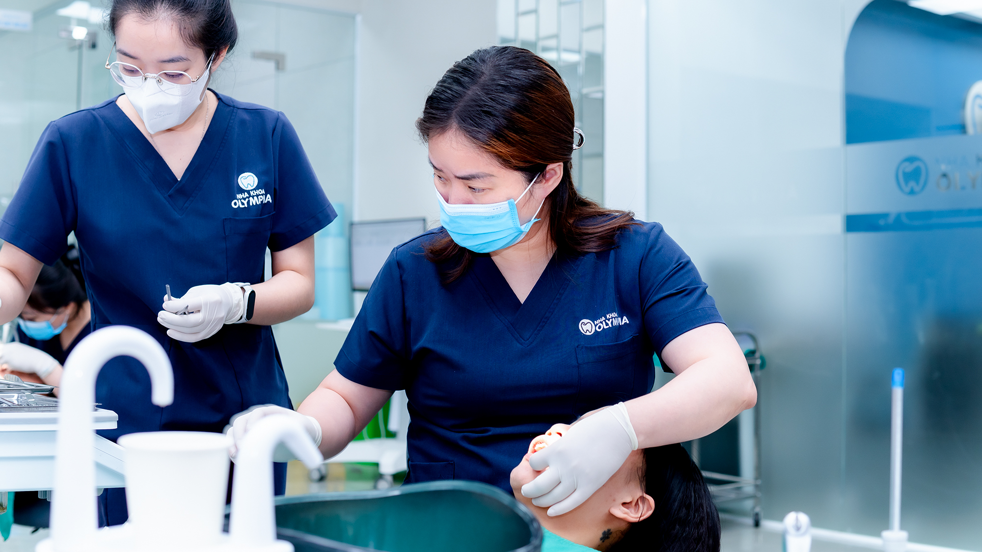 Quy trình lấy cao răng nhẹ nhàng tại Nha khoa Olympia