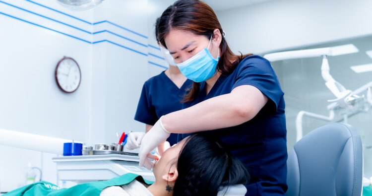 Niềng răng cho trẻ em: Thời điểm vàng & 5 sai lầm cha mẹ thường mắc phải