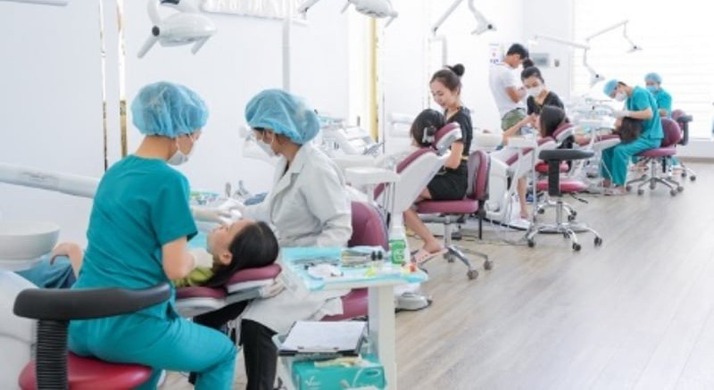 Người cấy ghép không phải bác sĩ chuyên khoa