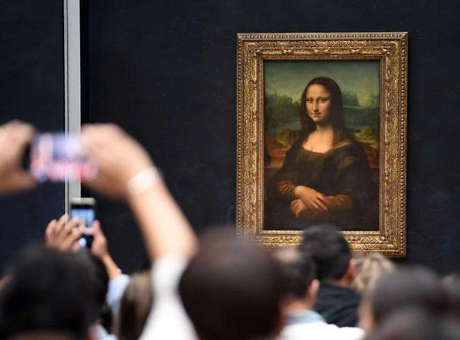 Bức trang nàng Monalisa đắt đỏ đâu phải vì khung tranh. giấy và sơn đúng không ạ?
